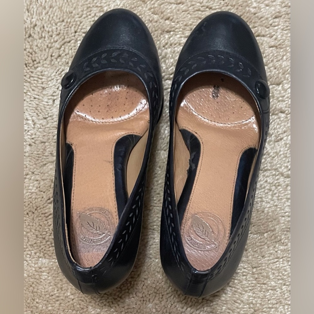 Nurture Black Heels - Picture 2 of 10